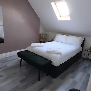 https://flat-2-close-to-all-amenities-shared-bathroom.cardiffhotelswales.com