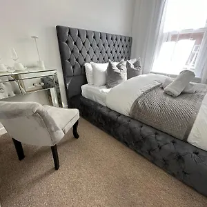 https://the-smaller-room-comfortable-for-one-cozy-for-two.bournemouth-hotels.org