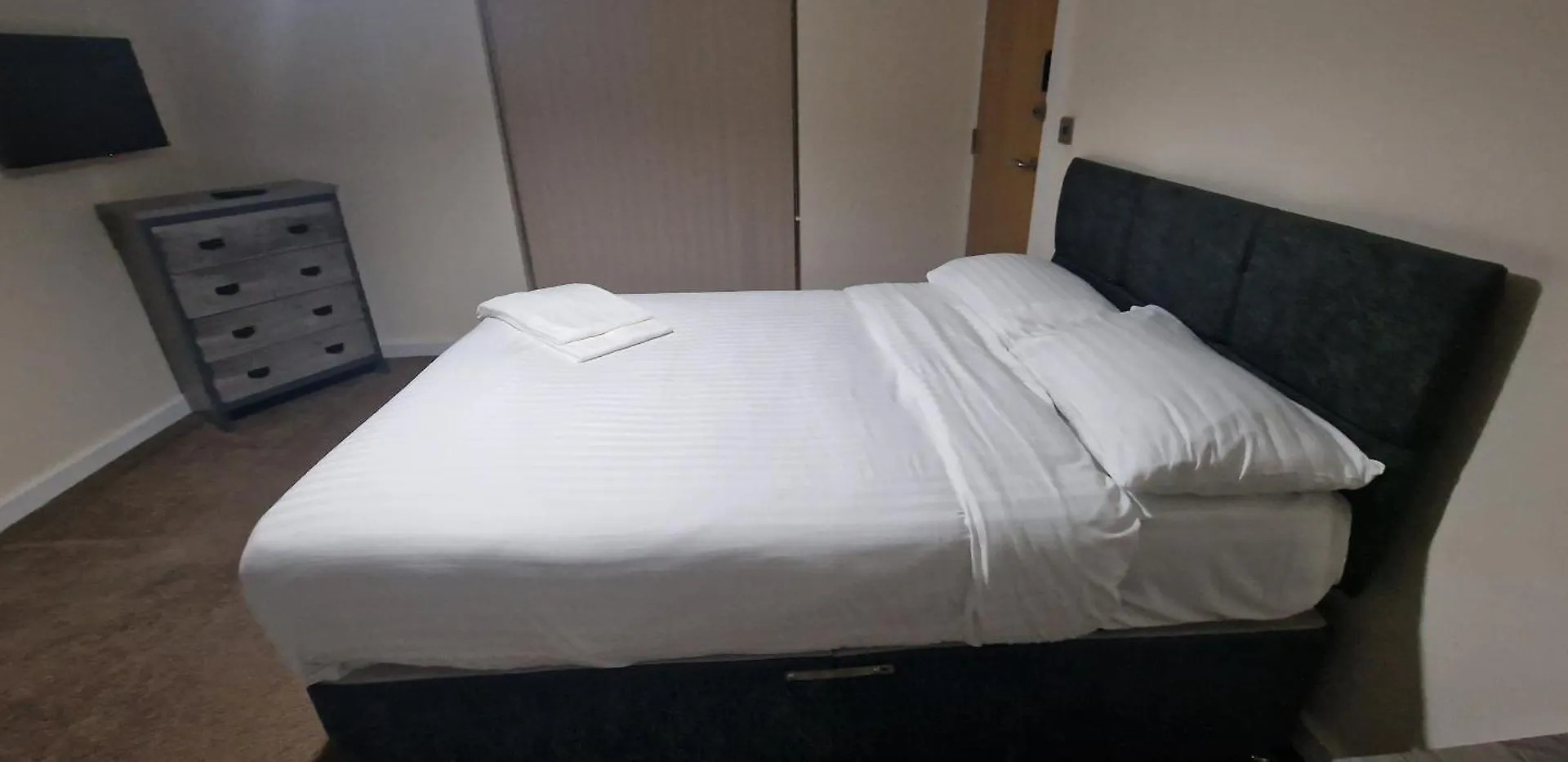 Apartment In Central Halifax 0*,